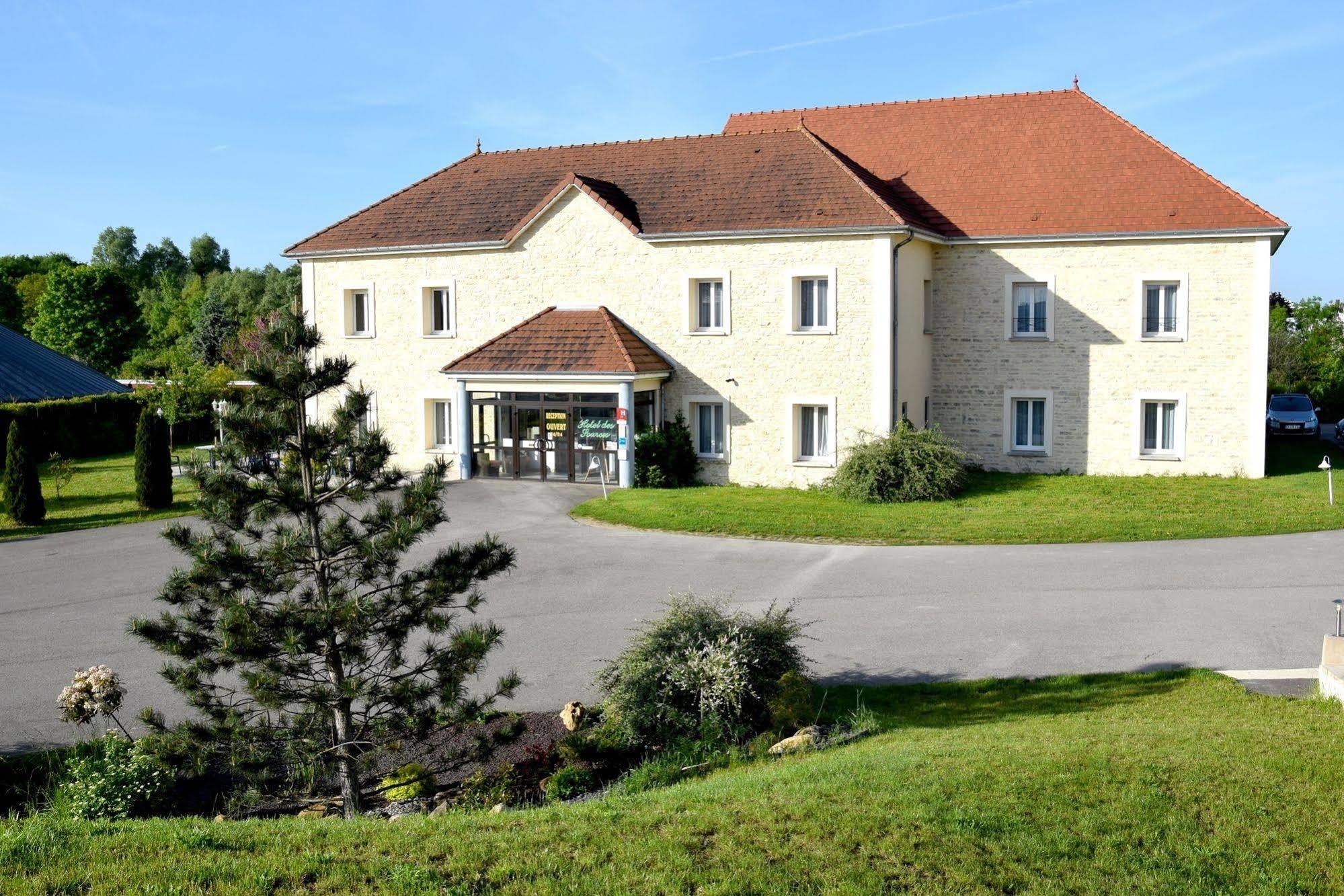 Hotel Logis Des Sources Créney-près-Troyes Esterno foto